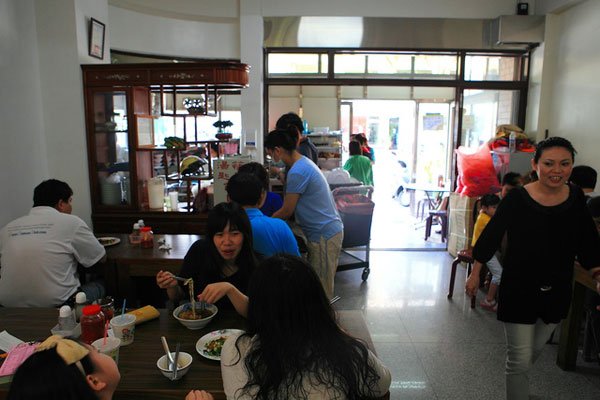 �Ϸ���ʳ��(j��ng)�I(y��ng)֮�� �Z��C(j��)�����Q�y�}