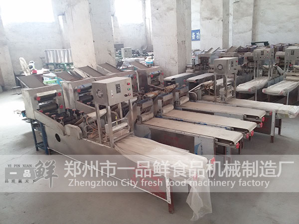 一品鮮燴面機(jī)成品倉(cāng)庫(kù)一角