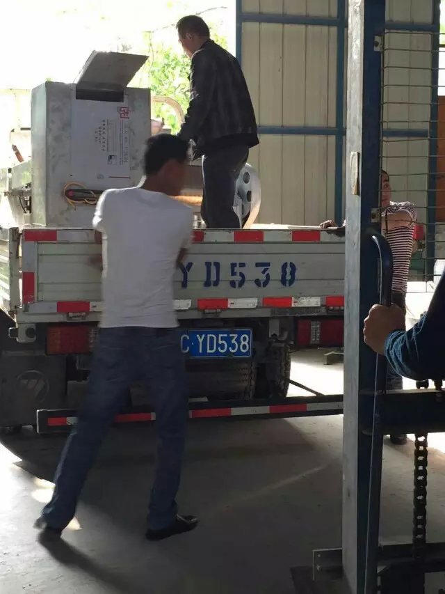 全自動(dòng)揉壓機(jī)裝車(chē)