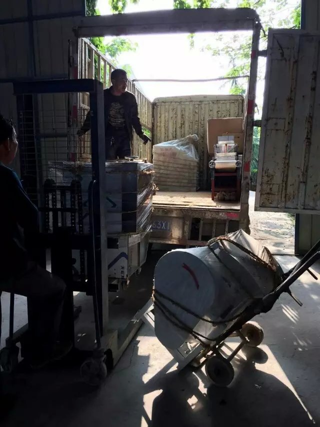 整套多功能成型機(jī)裝車(chē)