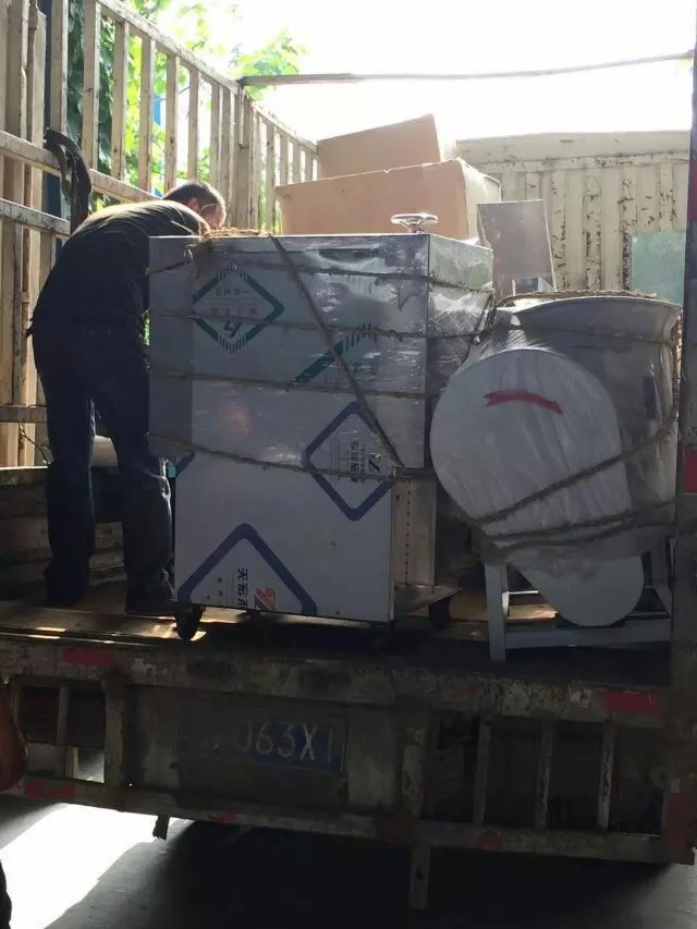 裝車(chē)完畢準(zhǔn)備發(fā)到客戶(hù)所在地