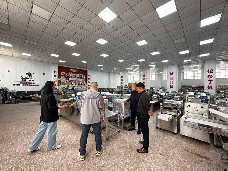 做燴面片批發(fā)的馬老板